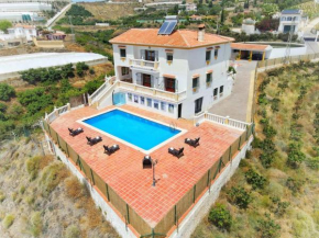 Dream villa with parking, private pool and see views